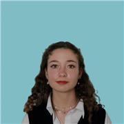 Étudiante à Milan maîtrisant la langue italienne